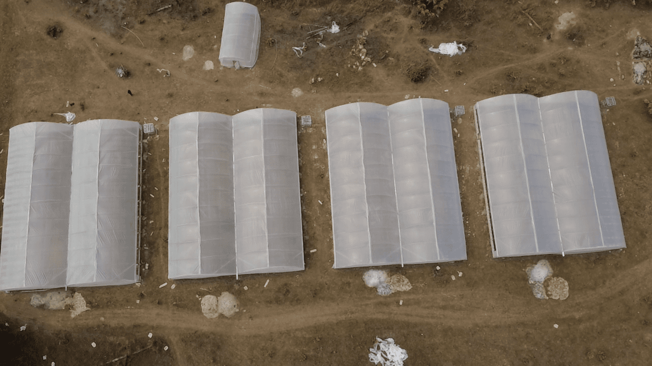 Ayérémou — four 500 m² greenhouses and one 50 m²